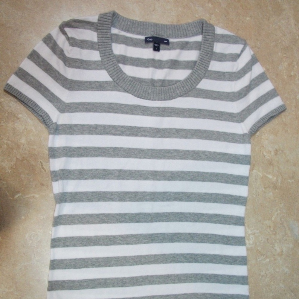 GAP Gray & White Striped Short Sleeve Top S